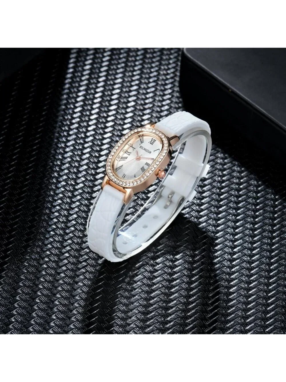 Women's White Analog Quartz Leather Simple Petite Oval Classic Casual Watch
